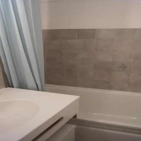 - 4 Pers, 27 M2, 2/1 Appartement *